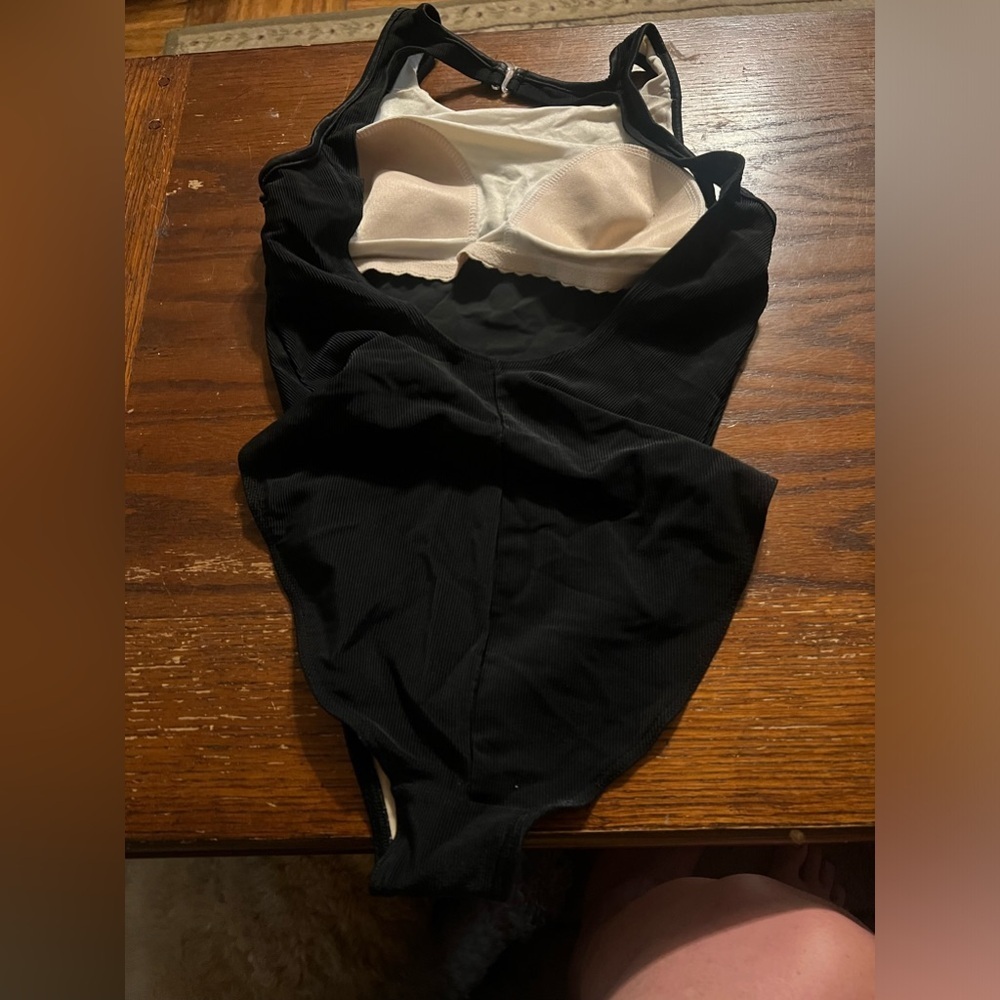 One piece swimsuit - Picture 2 of 3